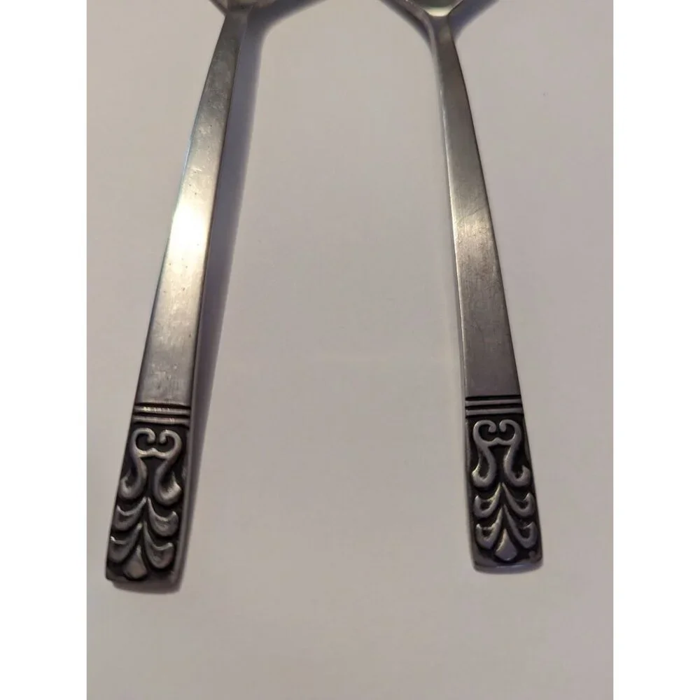 VTG CARLYLE Hong Kong stainless cameo pattern lot 2‎ teaspoons replacement